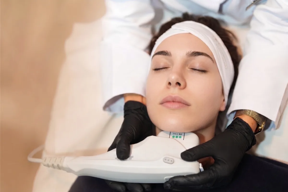 Tratamiento de Lifting por Ultrasonido en clínica estética